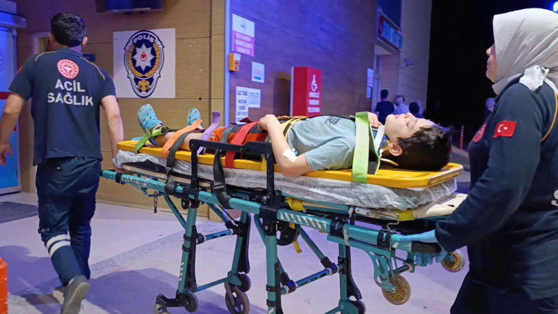 Annesinin elini bıraktı gözünü hastanede açtı