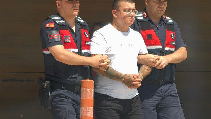 Kavgayı ayırmaya çalışan özel güvenlik görevlisini bıçaklayan saldırgan tutuklandı
