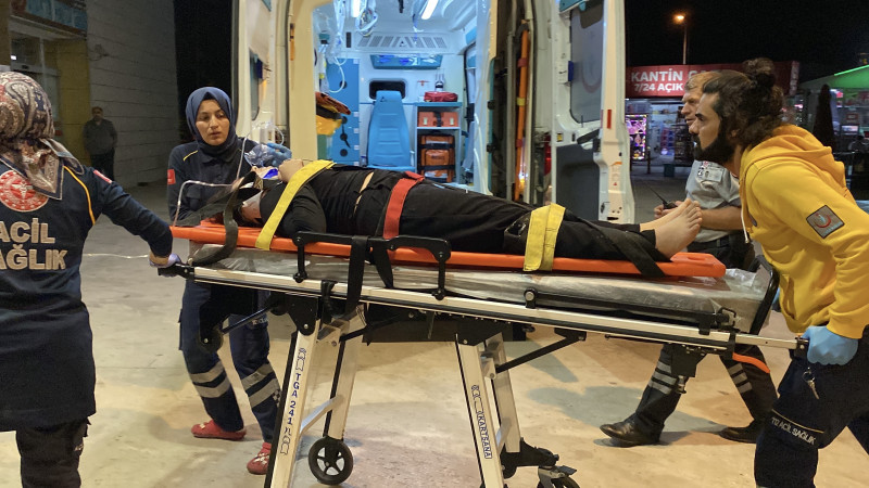 Bursa'da 3. kattan düşen genç kız ağır yaralandı