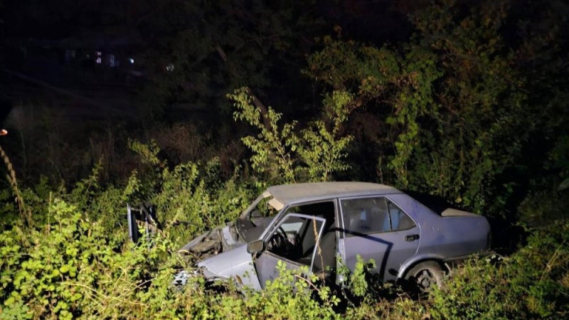 Bursa’da kontrolden çıkan otomobil şarampole uçtu
