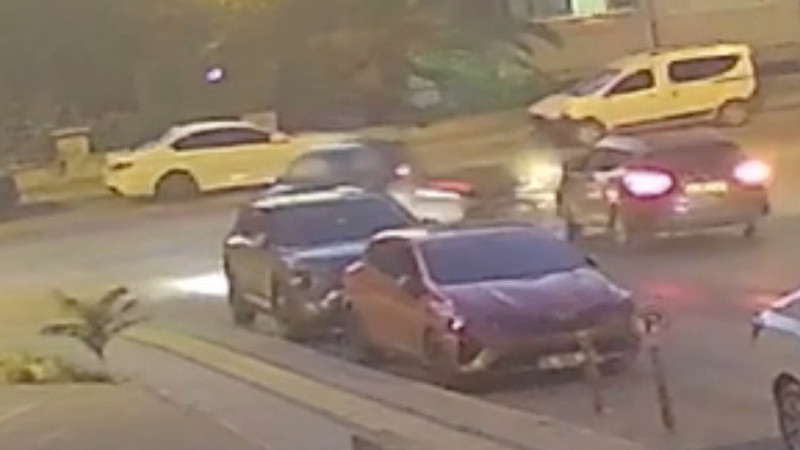 Genç motorcunun kaza anı kameralara böyle yansıdı