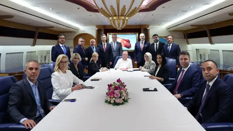 Cumhurbaşkanı Erdoğan Çin dönüşü uçakta gazetecilerin sorularını yanıtladı
