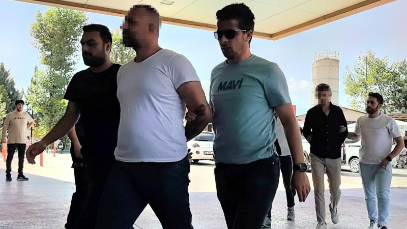 Bursa’da tekel büfeye silahlı saldırıda bulunan 2 şüpheli yakalandı
