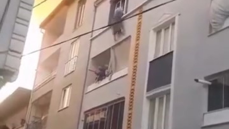 Bursa'daki korku dolu anların görüntüsü ortaya çıktı.. Hayata böyle tutundular