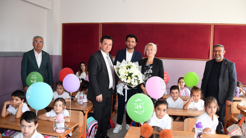 Başkan Erkan Aydın’dan öğrencilere ilk ders sürprizi