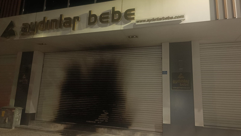 Bursa’da giyim mağazasını kundakladı! Bir de o anları kayda aldı!