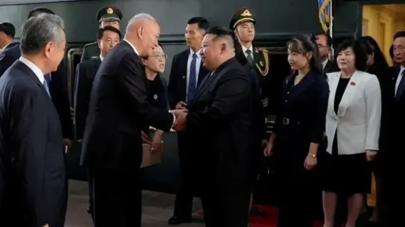 Güç gösterisinin yeni yüzü: Kim Jong Un kızını ilk kez dünyaya tanıttı!