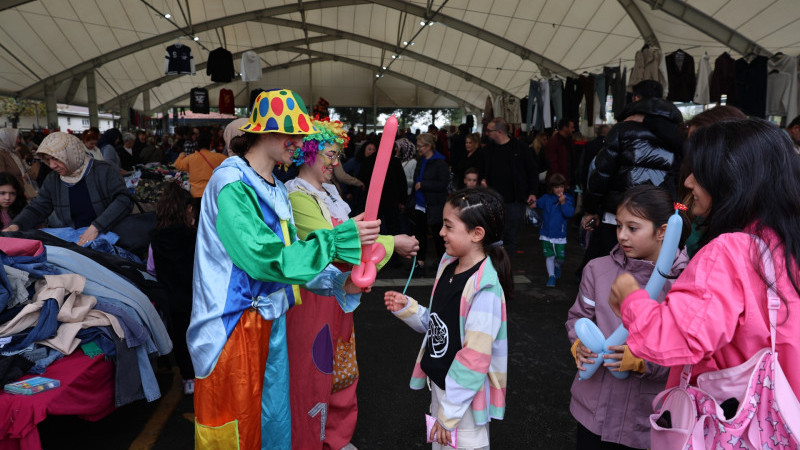 Nilüfer'de giyim pazarına bir yenisi daha eklendi.