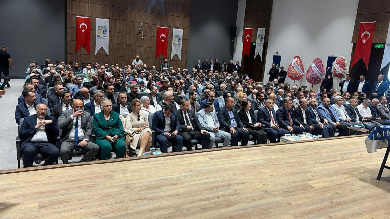 Anahtar Parti'de ilk kongre heyecanı salona sığmadı...