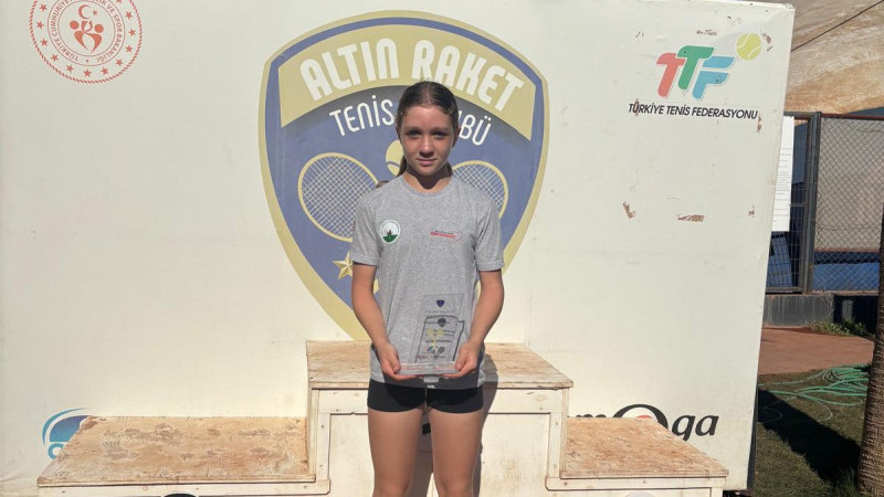 Osmangazili genç raket Irmak şampiyon oldu