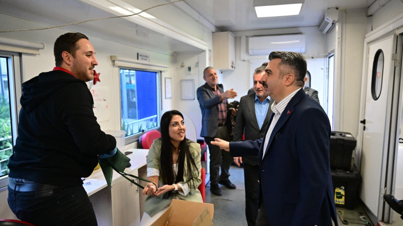 Oktay Başkan Kızılay'ın kan bağış aracını ziyaret etti