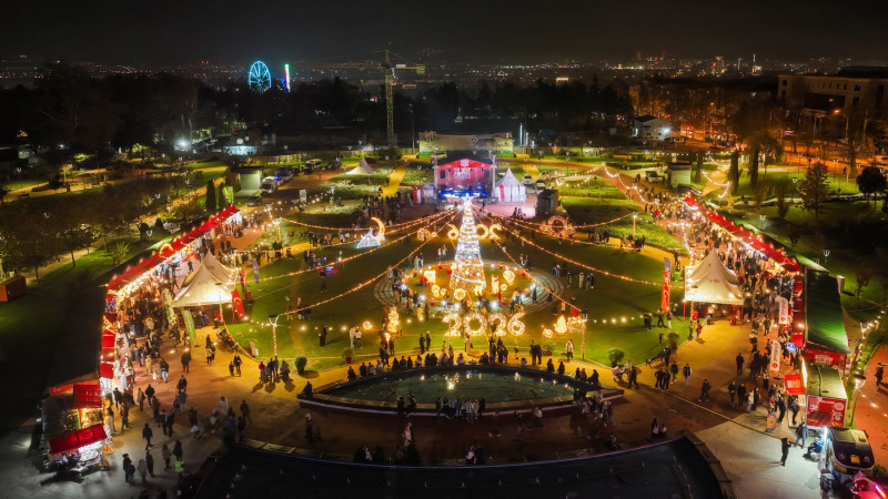 Yeni yıla sayılı günler kala Bursa’da coşku meydanlara taştı