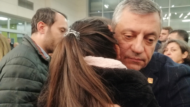 Özgür Özel hüngür hüngür ağladı.