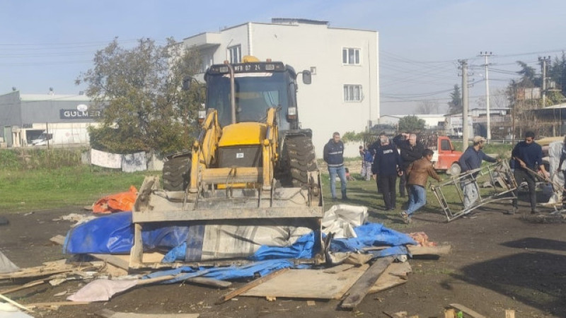 Nilüfer’de izinsiz çadır ve barakalar kaldırıldı