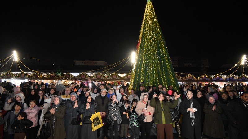 Osmangazi Belediyesi’nden şehre Yeni Yıl renkleri