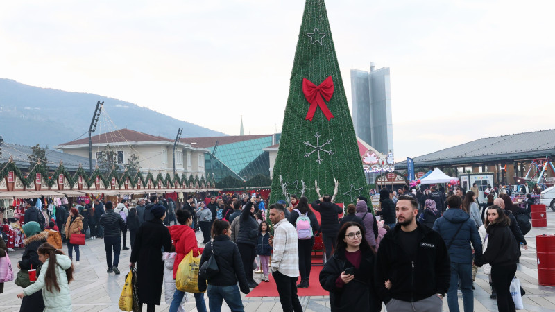 Yeni Yıl coşkusu Osmangazi Meydanı’nı sardı