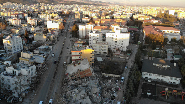 Havadan çekilen görüntüler Adıyaman'daki felaketin büyüklüğünü gözler 