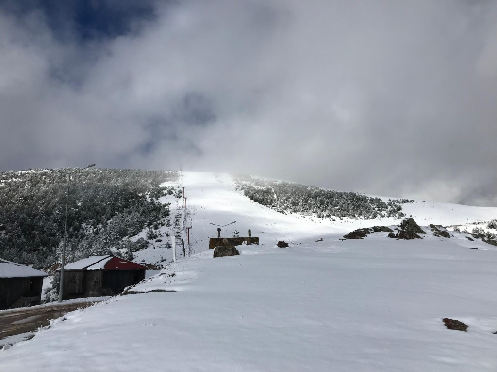 Zigana Kayak Tesislerine sezonun ilk karı yağdı